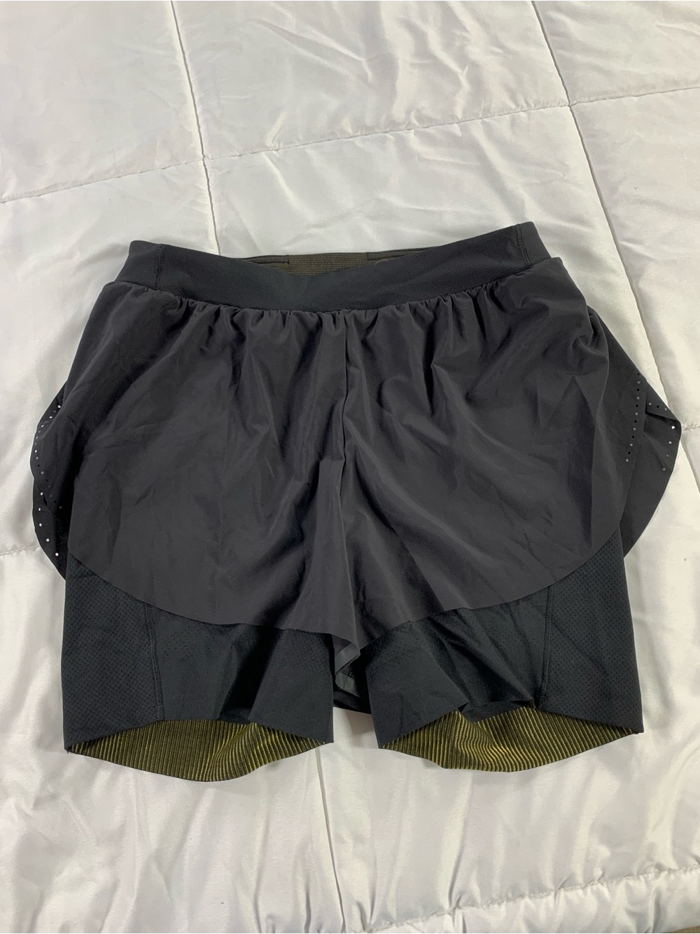 Pre loved LULULEMON layered shorts womens size 12